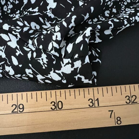 Catherines Collared Floral V Neck Button Down 3/4 Sleeves Career Blouse | 4X - Picture 6 of 8